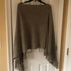Adorable, chic, and comfy sweater. Very stylish!
